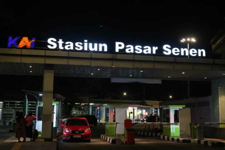 Hingga Kemarin, Total 43.700 Penumpang Kereta Arus Balik Tiba di Jakarta Stasiun Pasar Senen, Jakarta (foto: Oktavia Ningrum, unsplash)