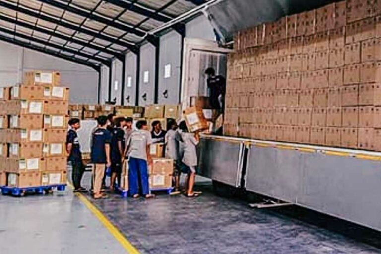 Kementerian Kesehatan Kirim 107 Ton Obat dan Perbekalan Kesehatan untuk Jamaah Haji Kemenkes telah mengirimkan 107 ton obat dan perbekalan kesehatan untuk memenuhi kebutuhan pelayanan kesehatan jamaah haji di Arab Saudi.