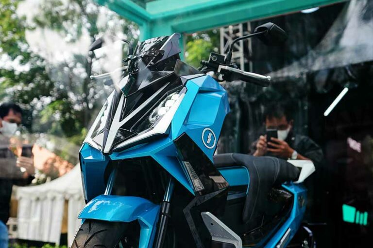 Alva Cervo, Motor Listrik Baru dengan Desain Modern dan Fitur Anti Pencuri! ALVA Cervo dalam varian warna Edgy Turqoise