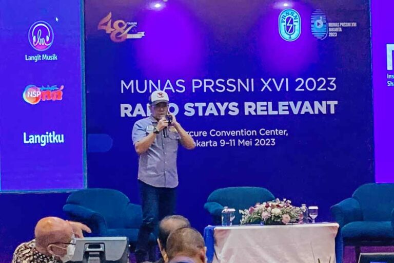 Langit Musik Dukung Kemajuan Industri Radio di Era Digital VP Digital Music Nuon Digital Indonesia Adib Hidayat memberikan sambutan dalam Munas PRSSNI XVI 2023 di Jakarta