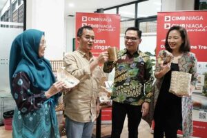 CIMB Niaga Dukung Program One House One Tree untuk Pelestarian Bambu dan Agroforest di NTT Program One House One Tree merupakan inisiatif terbaru dari CIMB Niaga dalam rangka mengajak nasabah KPR CIMB Niaga untuk berkontribusi dalam penanaman 1 pohon demi keberlanjutan bumi.