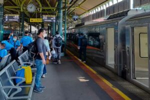KAI Percepat Waktu Tempuh 140 Perjalanan KA Jarak Jauh, Simak Daftarnya Dengan waktu yang lebih singkat, perjalanan dengan kereta api akan lebih efisien.