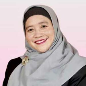 Guru besar bidang Biooptika Universitas Airlangga (UNAIR), Prof Dr Retna Apsari MSi