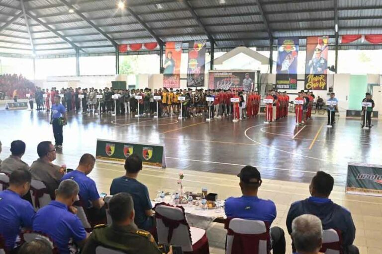 Pangdam V Brawijaya Buka Turnamen Basket untuk Pelajar Se-Jatim Turnamen basket ini diharap dapat bermanfaat dalam menemukan bibit basket yang memiliki bakat dan talenta untuk bergabung dan menjadi kader dalam pembinaan olahraga basket