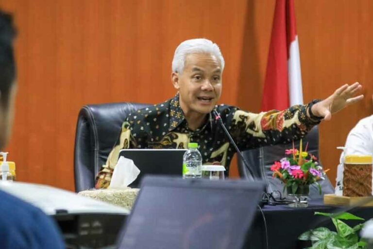 Orangtua Siswa SMKN di Salatiga Puji Langkah Tegas Ganjar Bebastugaskan Kepsek di Rembang Gubernur Jawa Tengah Ganjar Pranowo