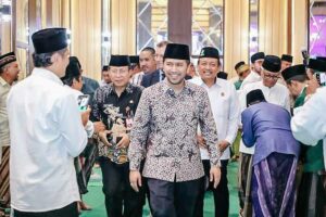 Wagub Emil Dardak Ajak Semua Pihak Jaga Kebersamaan untuk Sejahterakan Jawa Timur Wagub Jawa Timur Emil Elestianto Dardak saat menghadiri Halal Bi Halal PWNU Jatim di Ballroom Hadratussyaikh KH Hasyim Asy’ari Gedung PWNU Surabaya