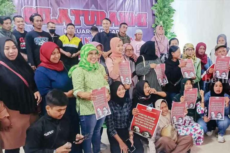 LPSK Setujui Restitusi 42 Korban Tragedi Kanjuruhan Senilai Rp 8,8 Miliar Forum Silaturahmi Keluarga Korban Tragedi Kanjuruhan di Kecamatan Turen, Kabupaten Malang. (foto: beritajatim.com)