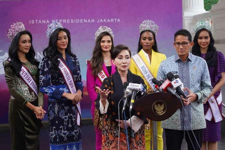 Presiden Minta Puteri Indonesia 2023 Dukung Kegiatan Promosi Destinasi Wisata Ketua Dewan Penasihat Yayasan Puteri Indonesia Putri Kus Wisnu Wardani, bersama Menparekraf Sandiaga Uno, Puteri Indonesia 2023 Farhana Nariswari Wisandana, Puteri Pariwisata Indonesia 2023 Yasinta Aurellia, Puteri Indonesia Lingkungan 2023 Lulu Zaharani Krisna, Miss Supranational 2022 Lalela Mswane dan Miss Charm 2023 Luma Russo asal Brasil. (foto: Facebook @officialputeriindonesia)