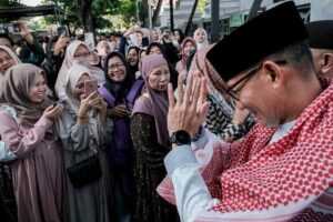 Sandiaga Uno Ziarah ke Makam Sunan Ampel Surabaya Sandiaga Uno saat berkunjung ke Kawasan Wisata Religi Sunan Ampel