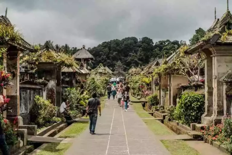 Siap Sambut Peserta dari Berbagai Negara Asia Pasifik, Bali jadi Tuan Rumah Asia Media Summit Menparekraf Sandiaga berharap penyelenggaraan Asia Media Summit 2023 akan memperkuat Bali sebagai salah satu destinasi MICE kelas dunia.