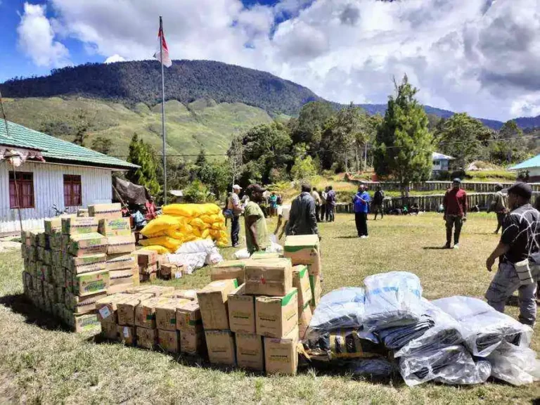 Bantu Penanganan Banjir di Jayawijaya, BNPB Berikan Bantuan Rp500 juta BPBD Jayawijaya sedang menyiapkan bantuan kemanusiaan untuk warga terdampak banjir dan longsor (foto: Dok BNPB)