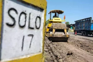 Respon Keluhan Warga, Jalan Raya Solo-Gemolong-Purwodadi Mulai Diperbaiki Kemen PUPR melakukan penanganan darurat sebelum dilakukan langkah permanen di ruas Surakarta-Gemolong-Purwodadi.