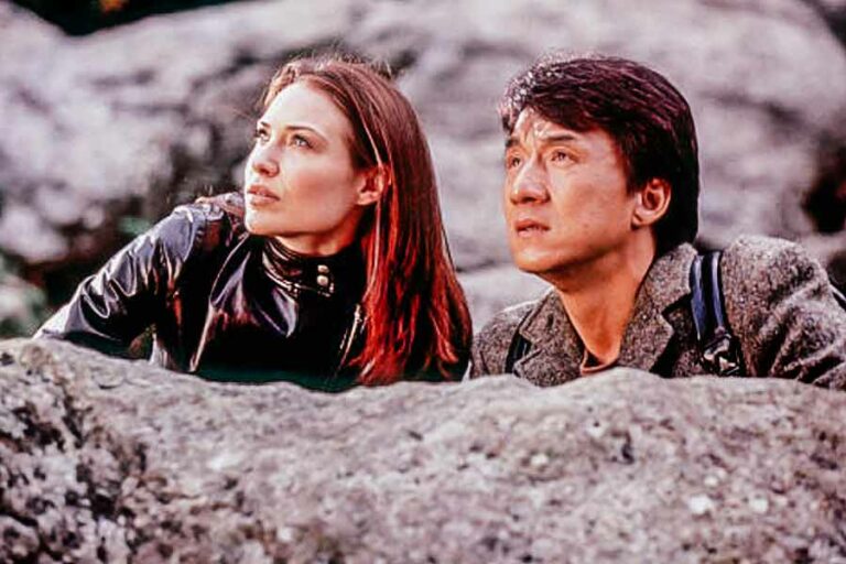 Sinopsis The Medallion (2003), Film Aksi dan Kocak khas Jackie Chan di Indosiar Jackie Chan dan Claire Forlani di film The Medallion (2003)