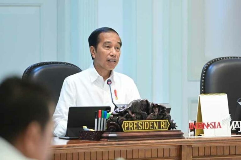 Presiden Instruksikan 19 Menteri Tindaklanjuti Rekomendasi Komnas HAM Presiden Joko Widodo saat memimpin rapat tindaklanjut rekomendasi penyelesaian non-yudisial pelanggaran hak asasi manusia (HAM) berat yang telah ditetapkan Komnas HAM