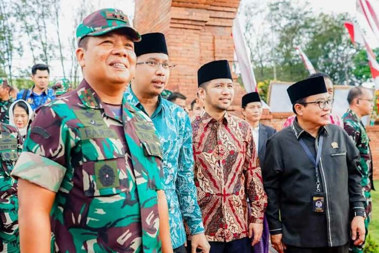 Revitalisasi Kawasan Religi Auliya’ Sono bakal jadi Magnet Kuat bagi Wisatawan dan Peziarah Peresmian revitalisasi Kawasan Religi Auliya' Sono di dalam komplek Guspujat Optronik II Puspalad di Desa Sidokerto, Kecamatan Buduran, Kabupaten Sidoarjo