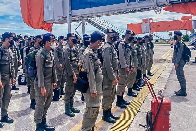 Tiga Pelaku Pembunuhan Ditangkap, Satgas Damai Cartenz Masih Buru Enam Anggota KKB Yahukimo Pasukan Satuan Brimob Polda Kalteng yang tergabung dalam satuan tugas (satgas) Operasi Damai Cartenz (foto: istimewa)