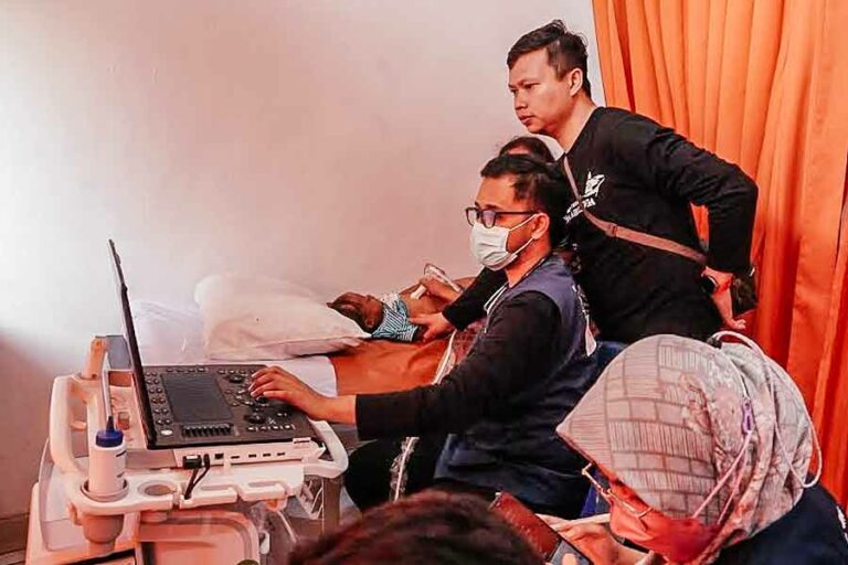 Pelayanan poli kardiologi oleh dr. Luqman Hakim Andira dari PPDS Kardiologi FK UNAIR RSUD Dr. Soetomo