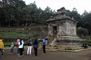 Hari ini Dalam Sejarah, Pemerintah Kolonial Mulai Mencatat Peninggalan Purbakala di Indonesia Salah satu bangunan bersejarah di kompleks Candi Gedong Songo, peninggalan budaya Hindu di Semarang, Jawa Tengah (foto: Hendro D. Laksono, pilar.id)