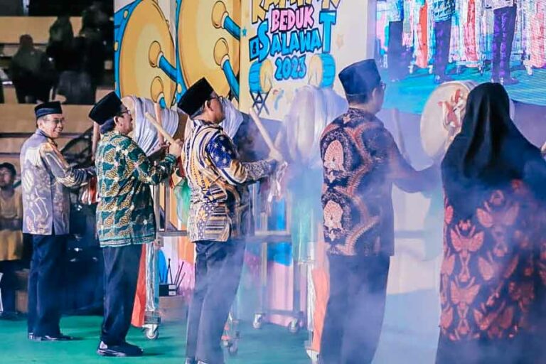 Festival Rampak Bedug dan Shalawat 2023, Berkah Moderasi Beragama yang Perlu Dilestarikan Pembukaan Festival Rampak Bedug dan Shalawat 2023 di Plaza Aspirasi KP3B Kota Serang, Banten