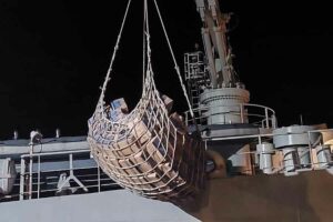 Lantamal XI Merauke Kirim Bantuan Kebakaran Wanam dengan KRI Youtefa-522 Lantamal XI Merauke melakukan pengiriman bantuan bahan makanan dan pakaian ke Wanam Distrik Ilwayab menggunakan KRI Youtefa-522.