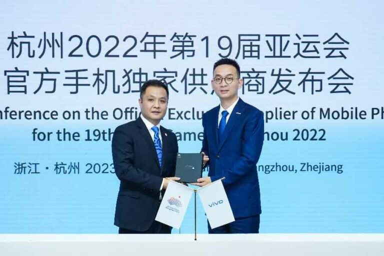 Vivo jadi Official Exclusive Supplier of Mobile Phones di Asian Games Hangzhou 2022 Vice President of Branding di vivo, Jia Jingdong (kanan), saat menghadiri peresmian vivo sebagai Official Exclusive Supplier of Mobile Phones bersama dengan Hangzhou Asian Games Organising Committee.