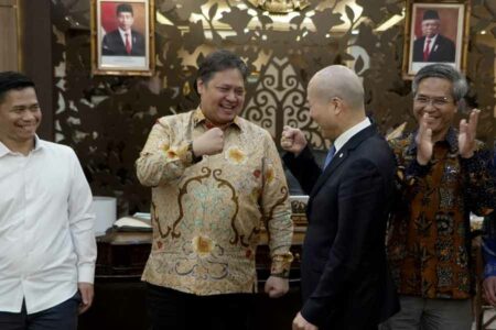 Bertemu Investor Global, Pemerintah Dorong Pengembangan Industri Baterai Kendaraan Listrik Investor global Huayou Cobalt Co., Ltd, saat bertemu Menteri Koordinator Bidang Perekonomian, Airlangga Hartarto, di Kantor Kemenko Perekonomian