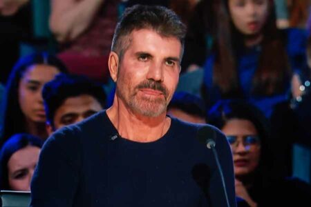 Simon Cowell Makin Lunak, America’s Got Talent: Kami Rindu Juri yang Kejam! Simon Cowell, beberapa saat sebelum memberikan Golden Buzzer kepada Putri Ariani, peserta AGT 2023 asal Riau, Indonesia