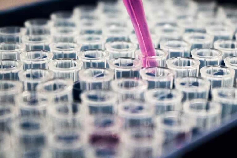 Fakta tentang Flakka, Narkotika Jenis Baru yang Disebut versi Murahnya Kokain Ilustrasi laboratorium kesehatan (foto: unsplash)