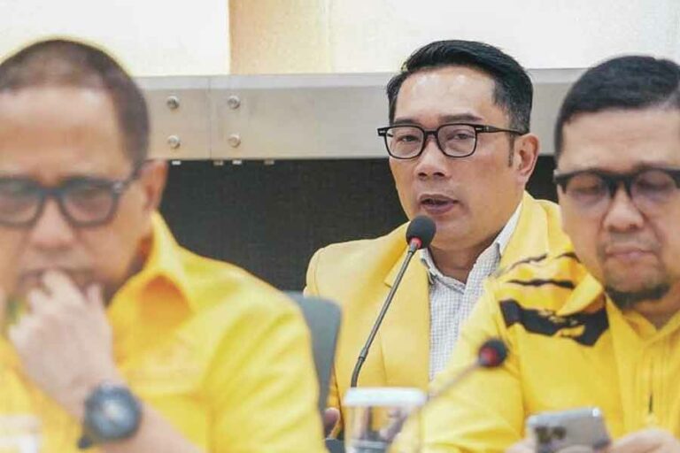 Namanya Muncul dalam Survei Cawapres, Ridwan Kamil: Saya Ikuti Arahan Partai Golkar Ridwan Kamil saat menghadiri Rapat Pleno DPP Partai Golkar di Jakarta (foto: Facebook @golkar.indonesia)
