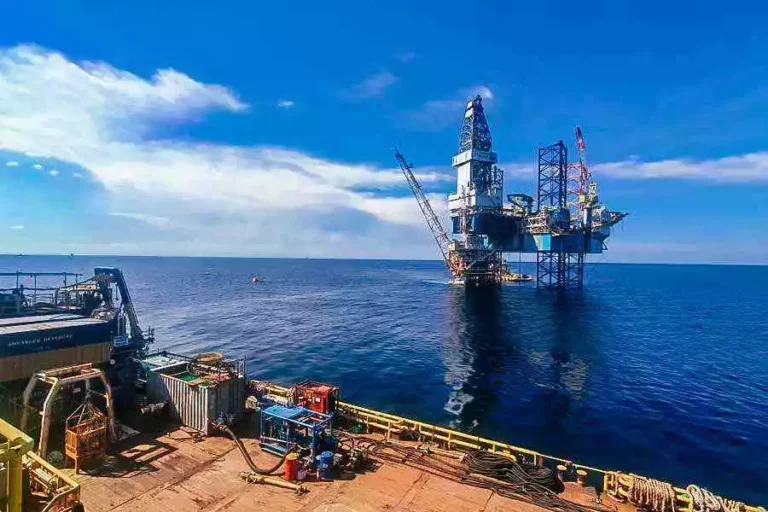 Capai Kinerja Tertinggi dalam Sejarah, Pertamina Catatkan Peningkatan TKDN hingga 61 Persen Pertumbuhan kinerja Pertamina didukung oleh kegiatan investasi dan pemanfaatan teknologi untuk mendorong optimalisasi produksi.
