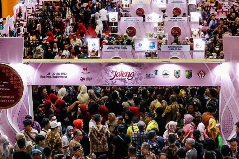 Pameran UMKM Jawa Tengah ‘Dekranasda Expo 2023’ Raih Sukses di Banjarmasin Pameran Dekranasda Jateng Expo 2023 di Banjarmasin
