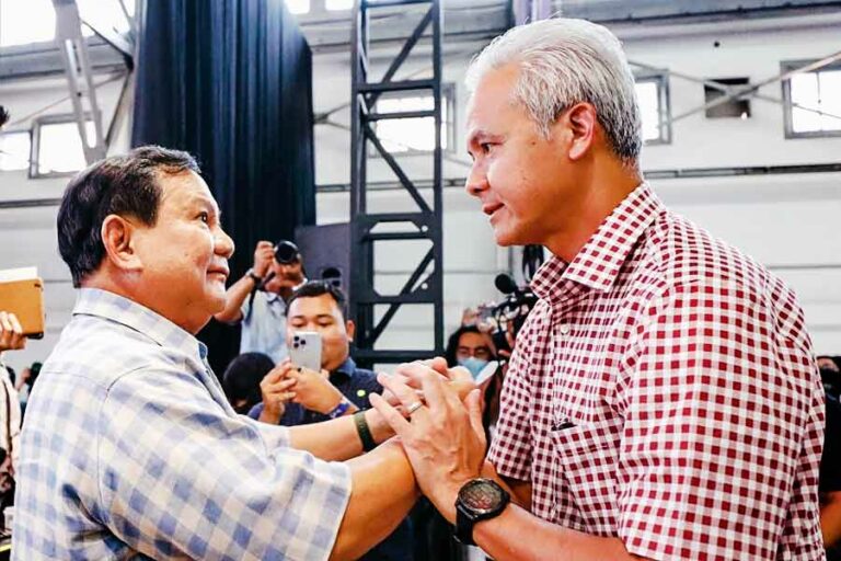 Momen saat Ganjar Pranowo dan Prabowo Subianto bertemu dalam acara Belajaraya di Pos Bloc Jakarta
