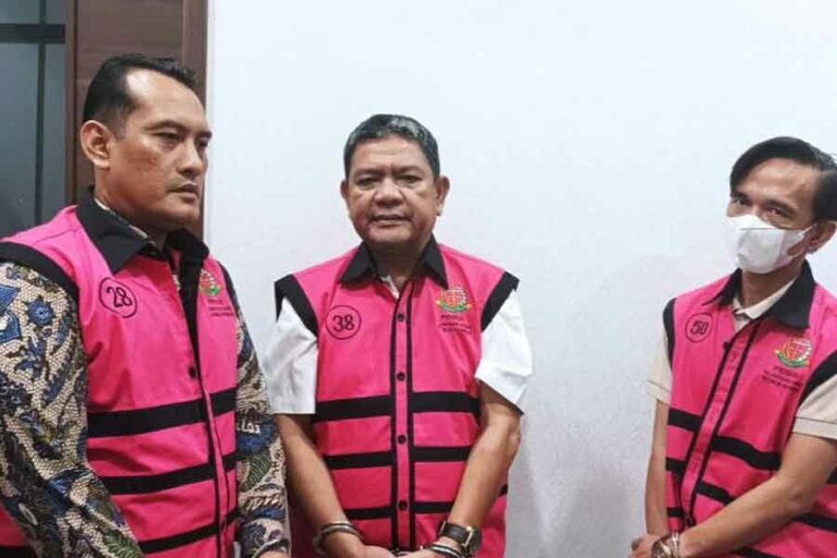 Tim Tabur Kejagung dan Kejati Bengkulu Berhasil Amankan Tiga Buronan Kasus Korupsi Dana BOK