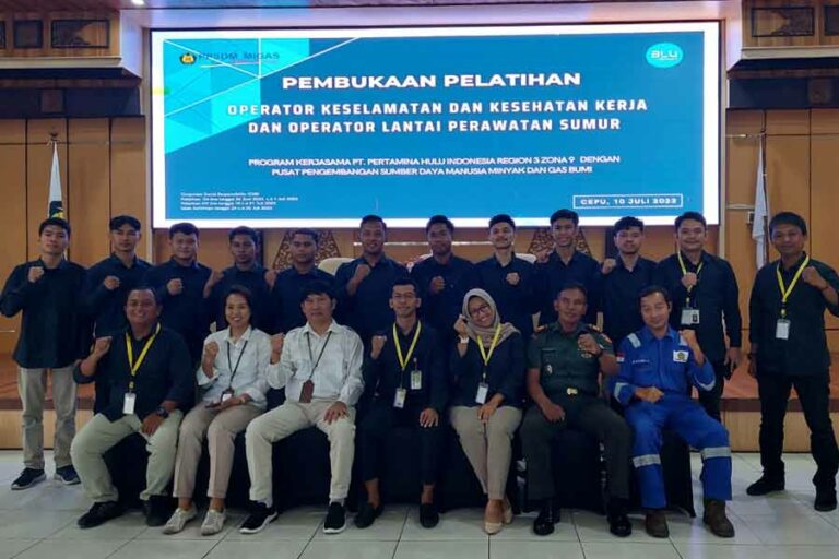 PT Pertamina Hulu Indonesia Gelar Program Sertifikasi K3 Migas untuk Masyarakat Sekitar Kegiatan program Sertifikasi Operator Kesehatan dan Keselamatan Kerja (K3) Migas serta Operator Lantai Perawatan Sumur (OLPS)