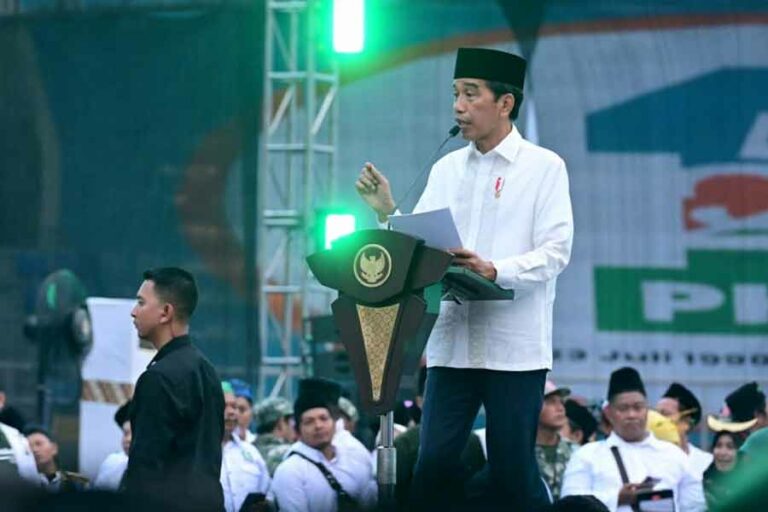 Presiden Jokowi Ajak Masyarakat Jaga Semangat Toleransi dan Persatuan di Pemilu 2024 Presiden RI Joko Widodo saat menghadiri Syukuran 1 Abad Nahdlatul Ulama (NU) dan 25 Tahun Partai Kebangkitan Bangsa (PKB) di Stadion Manahan, Kota Surakarta, Provinsi Jawa Tengah (foto: Dok BPMI Setpres)