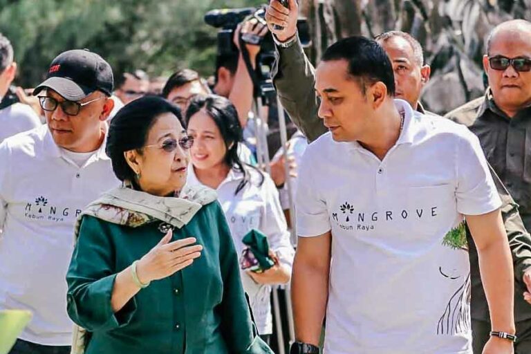 Ketua BRIN Megawati Resmikan Kebun Raya Mangrove Surabaya Ketua BRIN Megawati bersama Wali Kota Surabaya Eri Cahyadi jelang persemian Kebun Raya Mangrove Surabaya