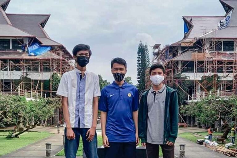 Tanpa Persiapan Khusus, Tim Mahasiswa ITB Raih Juara 3 di FIND IT 2023 Tim Teknik Informatika ITB peraih gelar juara 3 dalam FIND IT 2023 gelaran Universitas Gadjah Mada (foto: Dok Humas ITB)