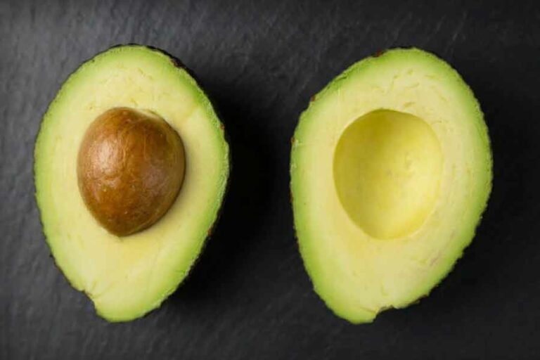 Alpukat Buah Eksotis Kaya Manfaat, Salah Satunya untuk Jaga Kesehatan Jantung Buah alpukat atau Persea americana (foto: Foodie Factor, pexels)