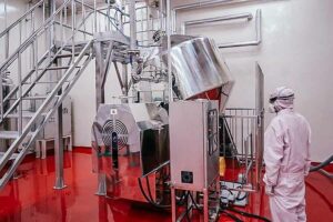 Kementerian Kesehatan Dorong Kemandirian Farmasi dengan Program Change Source Pemerintah terus mendukung peningkatan penggunaan bahan baku obat produksi dalam negeri