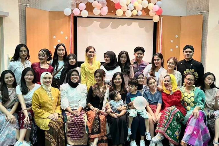 Serunya Pengalaman Ikuti Program BBK Internasional di Jepang Peserta Belajar Bersama Komunitas (BBK) Internasional dari Universitas Airlangga dan World University Association for Community Development (WUACD)