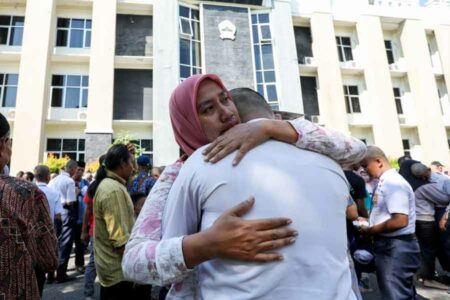 SMKN Jawa Tengah Semarang, 120 Siswa Baru Mulai Kehidupan Baru di Asrama Suasana haru saat orang tua melepas anaknya bersekolah dan tinggal di asrama SMKN Jawa Tengah Semarang