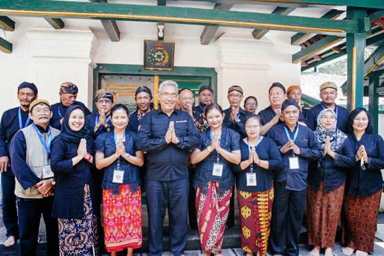 Jalan Ziarah Hati, Kemendikbudristek Gelar Napak Tilas Spiritual di Karanganyar