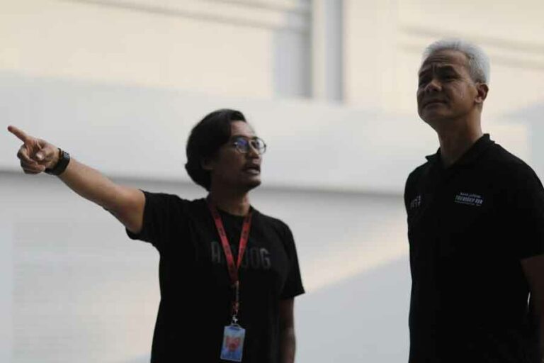 Ganjar Pranowo saat mengunjungi ARTJOG di Museum Nasional Jogja