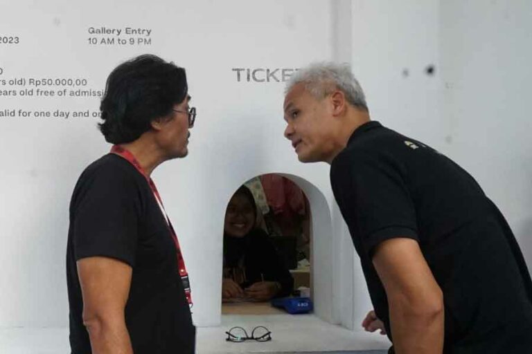 Ganjar Pranowo saat mengunjungi ARTJOG di Museum Nasional Jogja