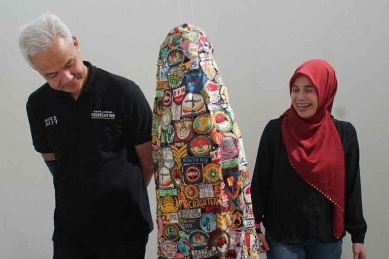 Ganjar Pranowo saat mengunjungi ARTJOG di Museum Nasional Jogja