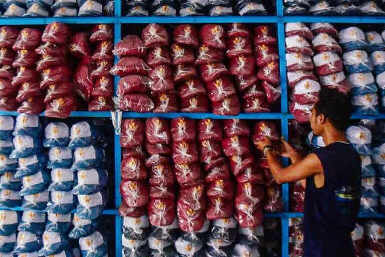 Kampung Topi Punggul Sidoarjo, Sentra Pembuatan Topi yang Bertahan Puluhan Tahun Topi-topi ini merupakan hasil produksi Kampung Topi Punggul, Desa Punggul, Kecamatan Gedangan, Kabupaten Sidoarjo, Jawa Timur (foto : Patrik Cahyo Lumintu, pilar.id)