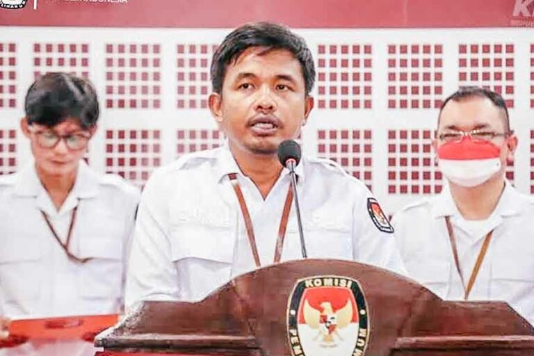 KPU Terima Delapan Berkas Perbaikan Administrasi Bacaleg dari Delapan Parpol Anggota KPU RI Idham Kholik