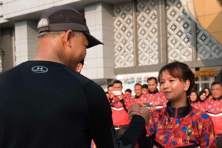 Gubernur Ganjar Pranowo Lepas Kontingen Jawa Tengah untuk Pornas Korpri XVI Tahun 2023 Ganjar Pranowo melepas kontingen Jawa Tengah di GOR Jatidiri, Semarang