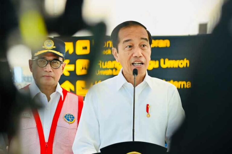 Terkait Kasus Hukum yang Melibatkan Menteri, Presiden Jokowi Minta Hormati Proses Hukum yang Ada Presiden Jokowi saat memberikan keterangan usai meninjau langsung kegiatan dan fasilitas yang ada di Bandara Internasional Kertajati