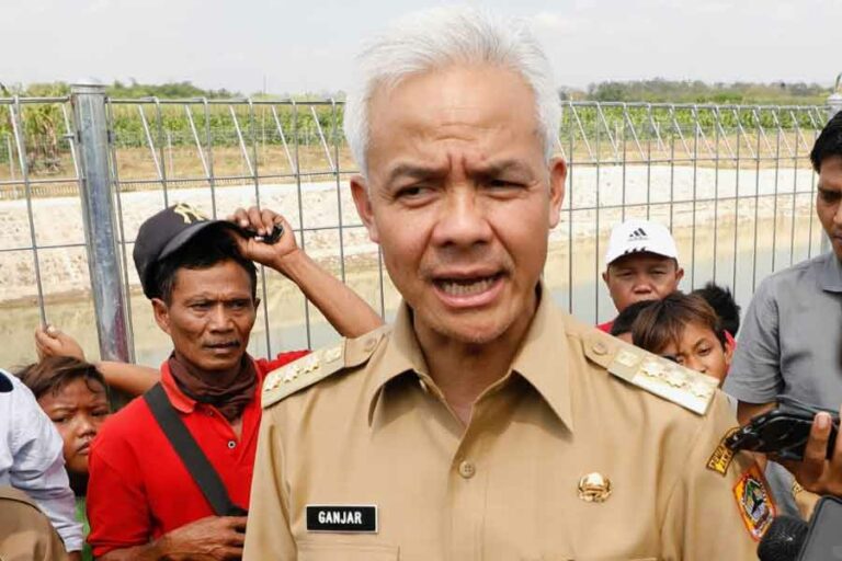 Buntut Kasus Pungli Berkedok Infak, Ganjar Bebastugaskan Kepsek SMKN 1 Sale Gubernur Jawa Tengah Ganjar Pranowo